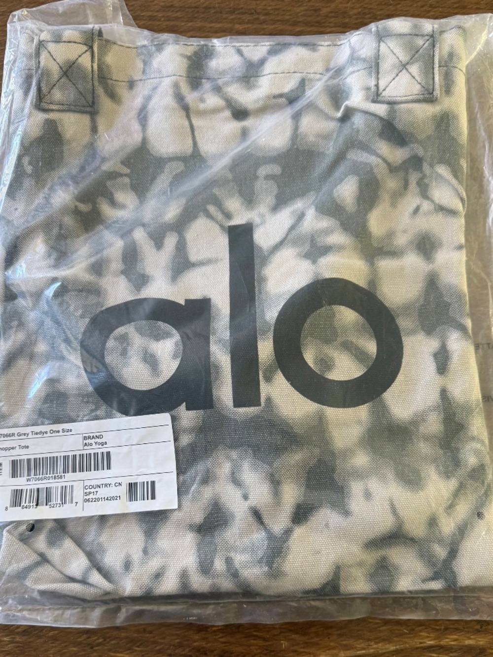ALO Yoga Gray TieDye Shopper Tote - Picture 7 of 7
